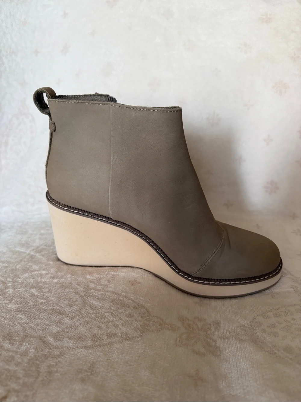 Toms stylish taupe